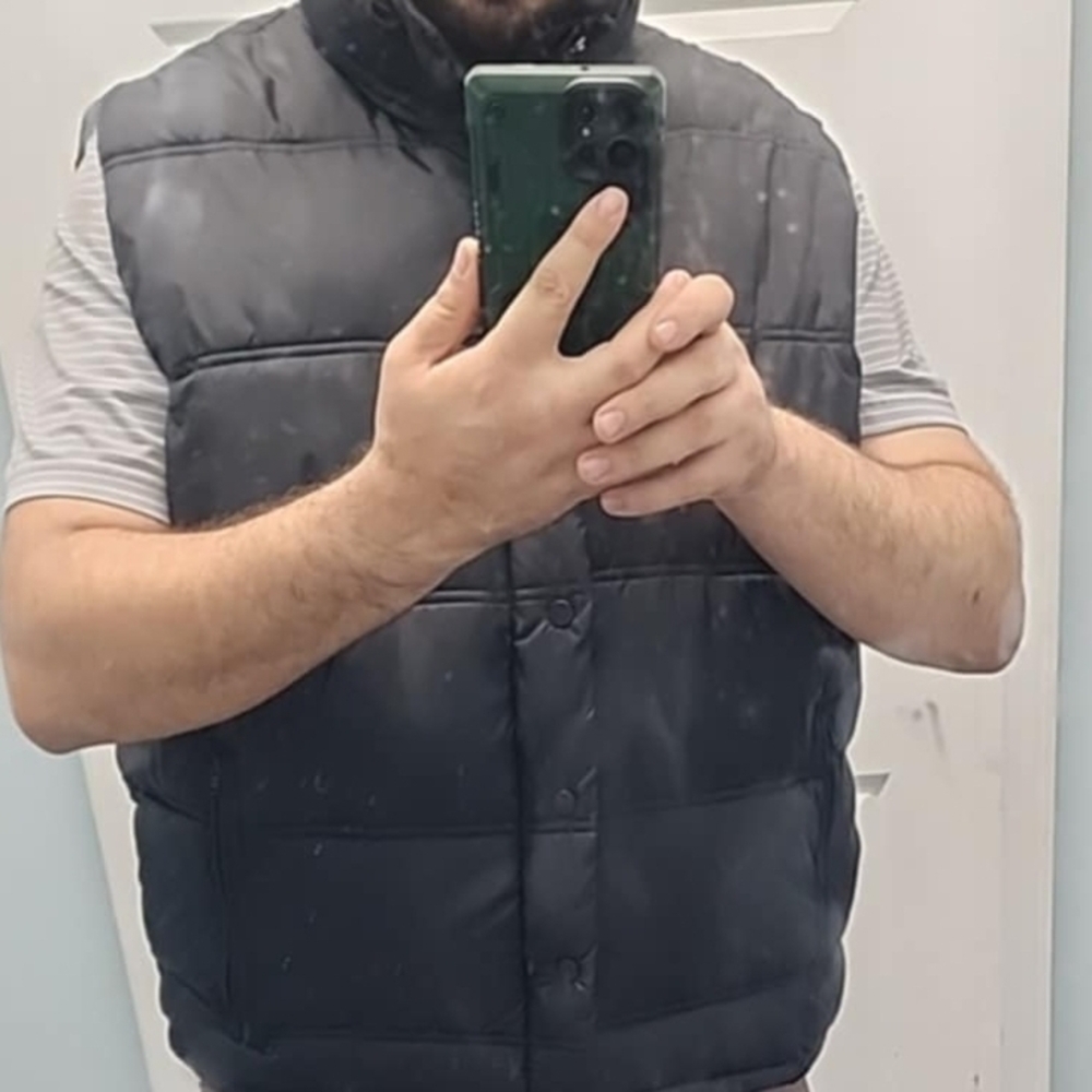 Old Navy Men's Black Puffer Vest